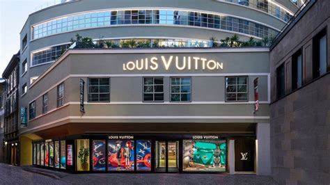 nuovo progetto louis vuitton in via montenapoleone|Apre a Milano il primo ristorante italiano Louis Vuitton. La cucina .